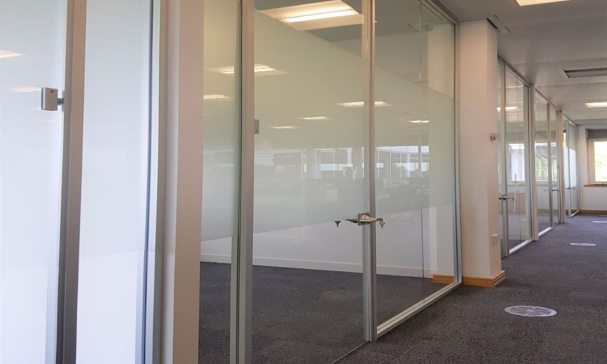 Accolade-Commercial-Interiors_New-Quadrifoglio-Glass-Partitioning